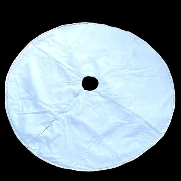Christmas Tree Skirt White Faux Fur Silver Metallic Design 48” Diameter Holiday - Picture 4 of 6